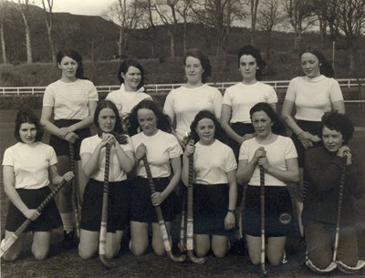 Dornoch girls in Golspie High School Girls Hockey Team