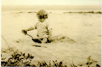 Bobbe McCulloch on Dornoch beach 1935