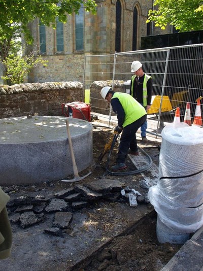 Preparation for removal of large granite seat at Mercat Cross
