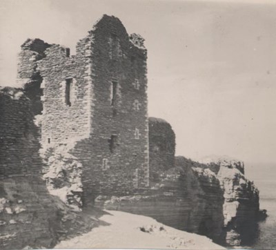Kathleen Lyon photograph collection - Castle ruins