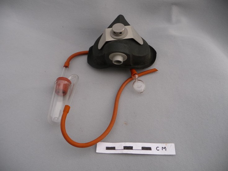 Doctor's medical bag contents: Anaesthetic inhaler