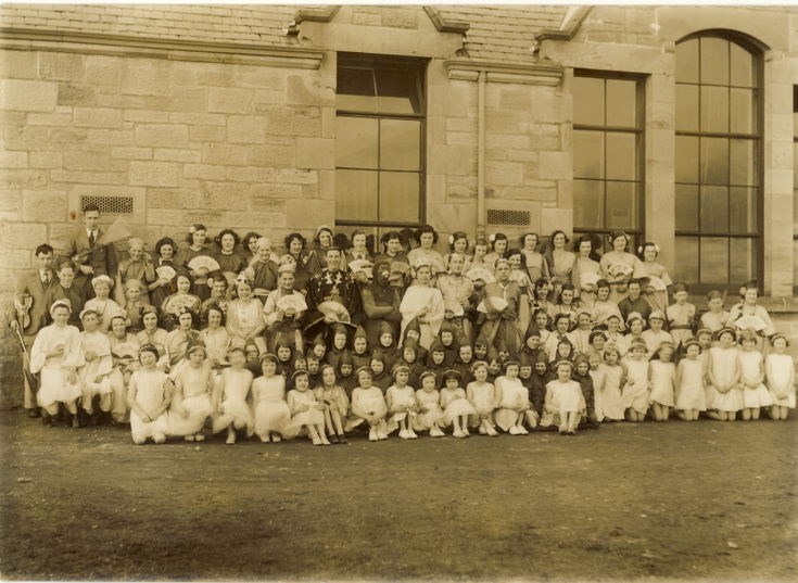 'Princess Chrysanthemum' cast photograph