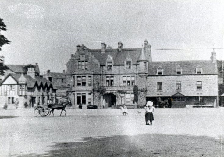 Horse drawn cart at the Sutherland Arms Hotel