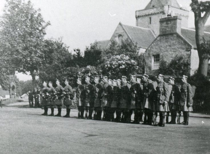 A detachment of soldiers on parade - Historylinks Archive