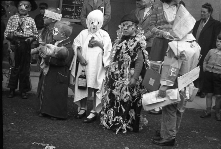 1928 Pageant children in costume parade