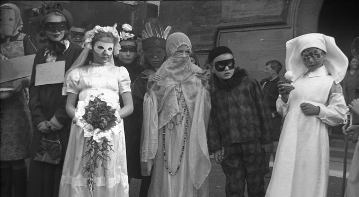 1928 Pageant children in costume parade