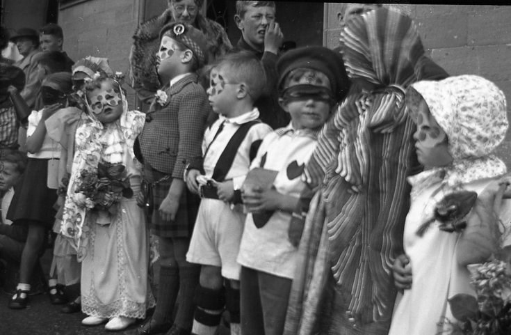 1928 Pageant children in costume parade