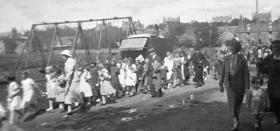 1928 Pageant children proceeding to Meadows Park