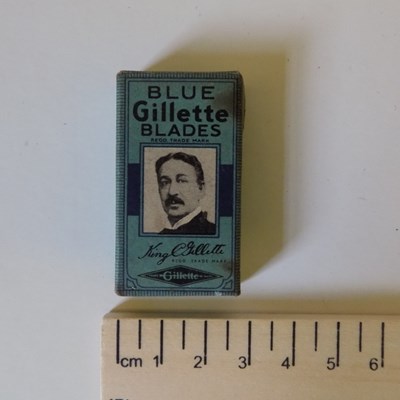 Blue Gillette Blades