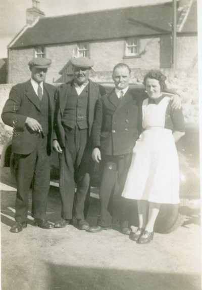 Wilson family - group photograph including Bessie 