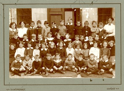 Children at the Dornoch Academy c 1913