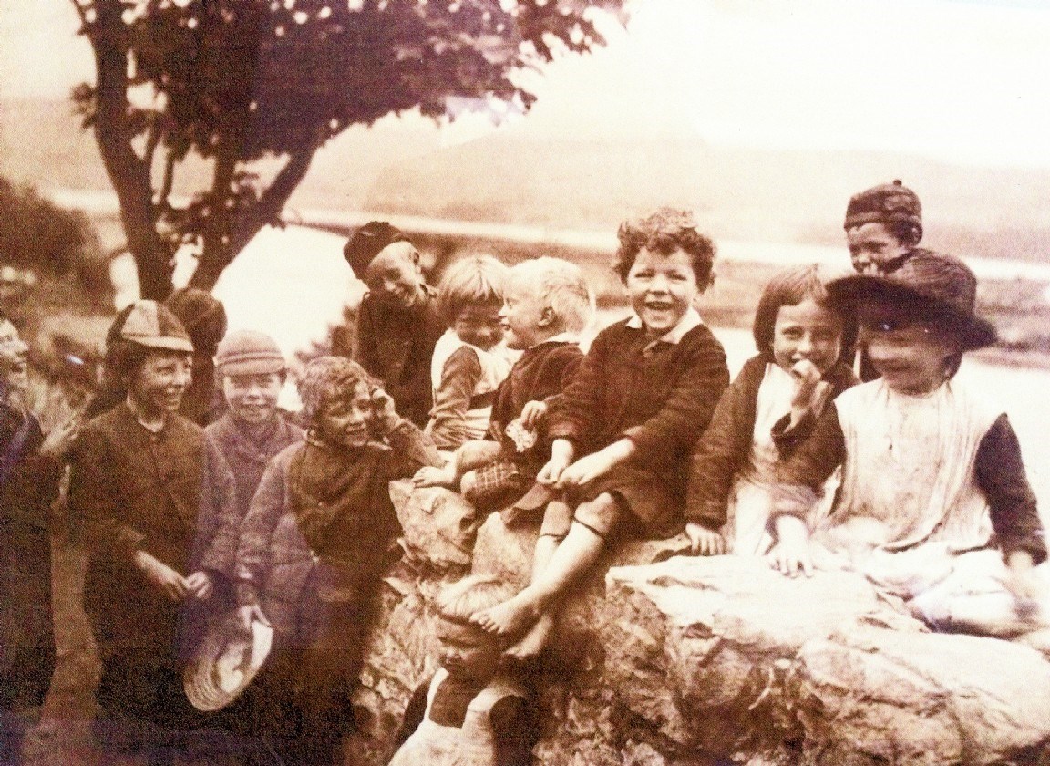 Photograph of children, Bonar Bridge