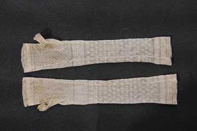 Pair of lace gloves