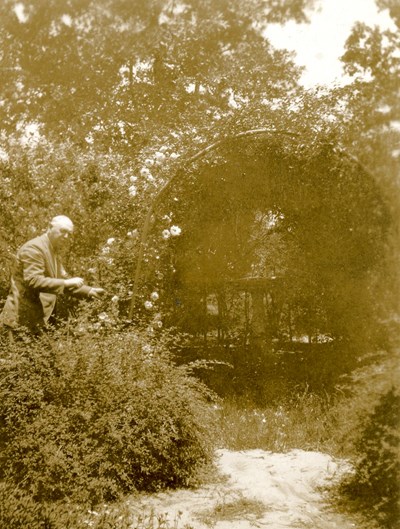 Monochrome photograph of Donald Ross