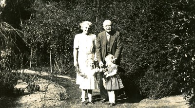 Monochrome photograph Ross family