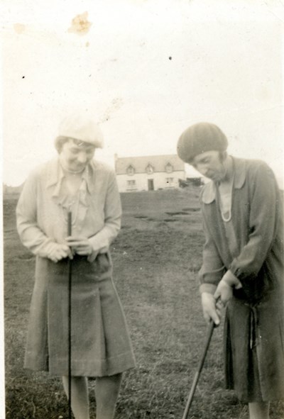 Photograph of Jessie Cumming and Jean Thomson