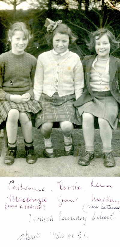 Dornoch Primary 7 1951-52 Class Photo - group of 3 pupils