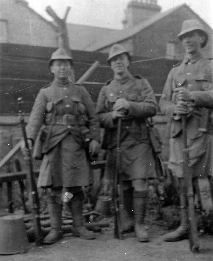 Three soldiers WW1 including Bob Grant - Historylinks Archive