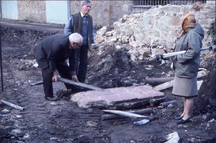 Uncovering well at old manse 1987