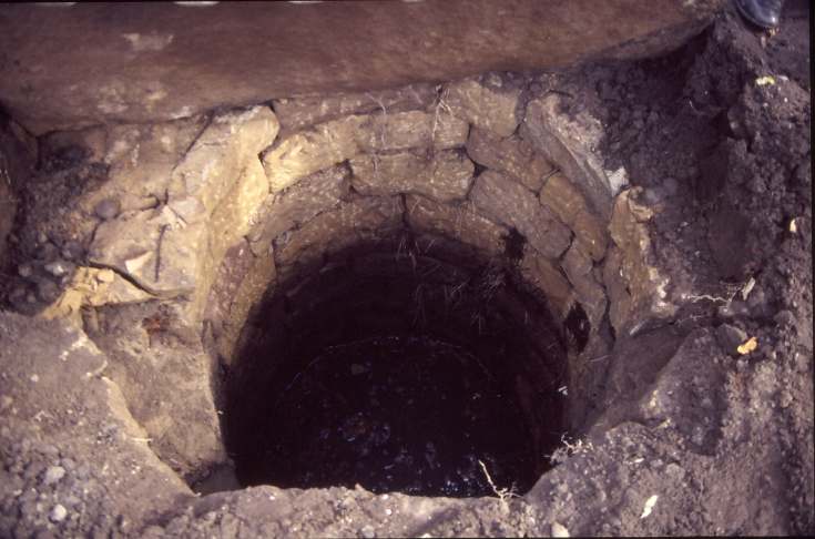 Uncovering well at old manse 1987 - Historylinks Archive