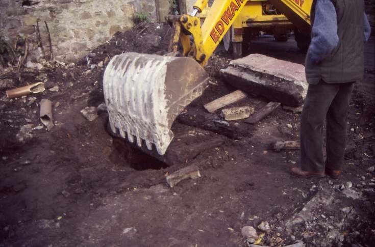 Uncovering well at old manse 1987