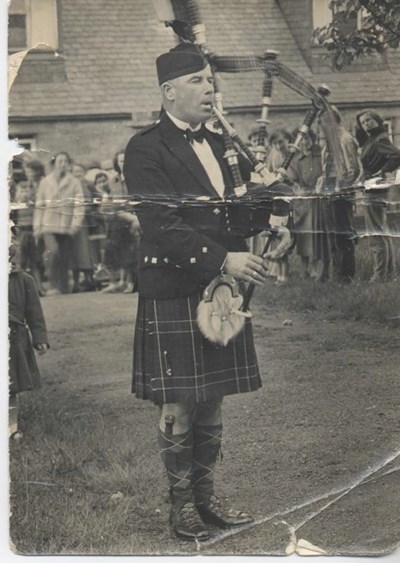 Pipe Major K D Macrae MBE at Edinburgh Castle