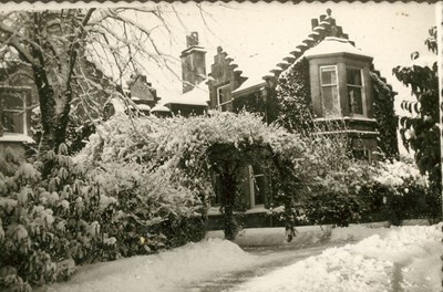 House and drive, in snow
