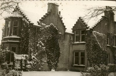 House, in snow