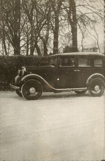 Snow Scene ~ Motor Car