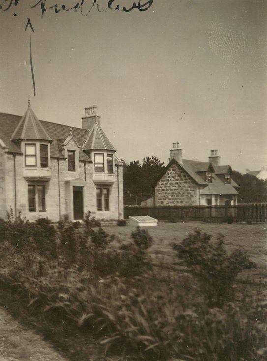 Photograph of house with annotation St Andrews