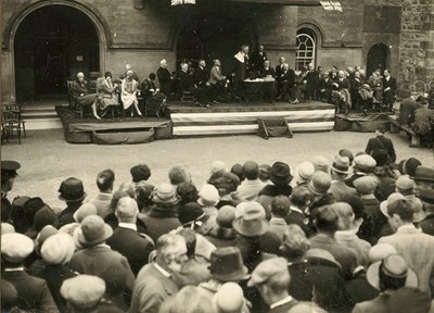 Crowd gathered in front of dias - Freedom of Burgh ceremony 1928