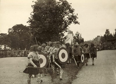 Performers battle re-enactment 1928 Pageant