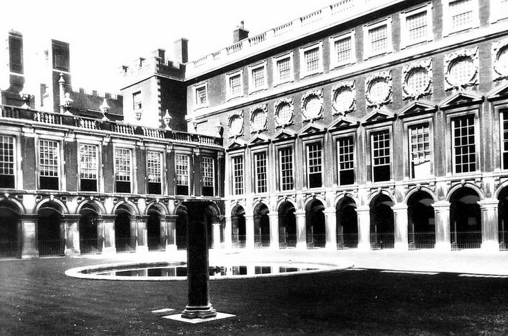 Fountain Court, Hampton Court Palace