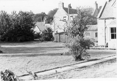 'The Meadows' house, Dornoch - garden and adjacent houses