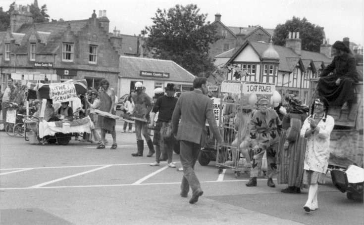 Start of pram race Dornoch Festival week