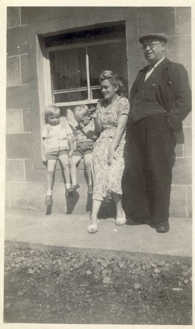 Embo family photograph 1950