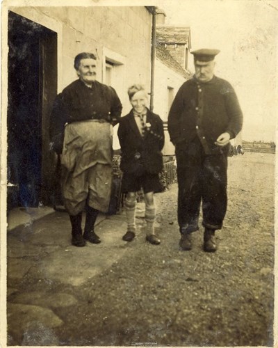 Kenneth Button snr with Lexy and Thomas Mackay of Embo c 1923