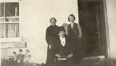Mackay family group photograph of three ladies
