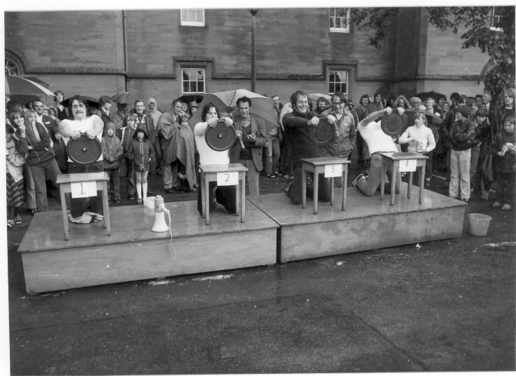 Dornoch Festival Week ~ Strongest man competition, weight holding competition