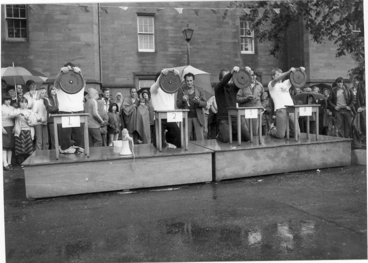 Dornoch Festival Week ~ Strongest man competition, weight holding competition