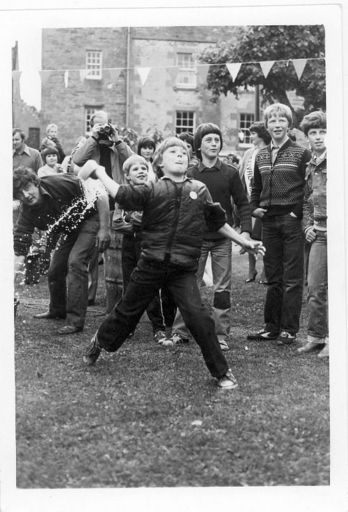 Dornoch Festival Week ~ Sponge throwing competition