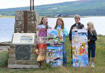 Dornoch Primary School pupils with Meikle Ferry panels