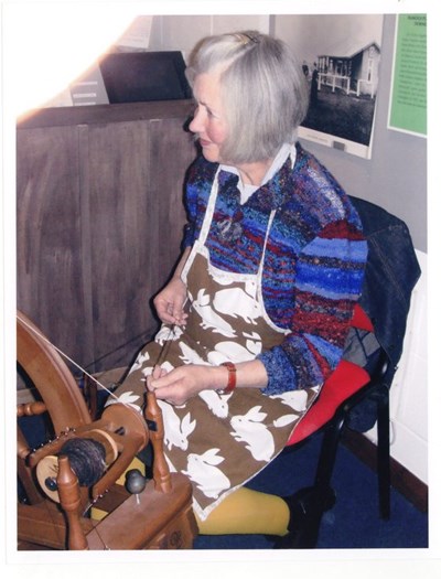 Sally Wild at the spinning day at Historylinks 29 Oct 09