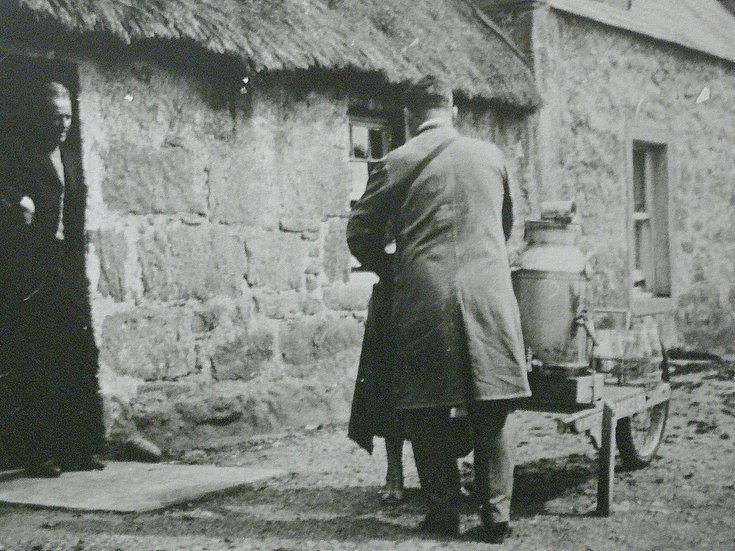 Bill Wright delivering milk - Historylinks Archive